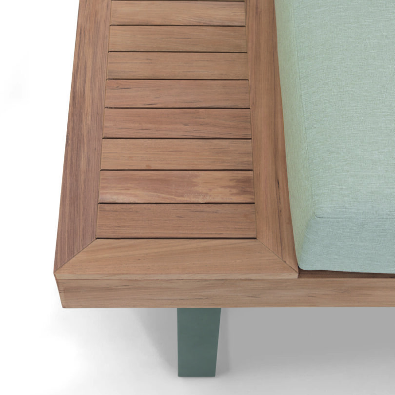 Exkluzívna sedacia súprava z hliníka a teakového dreva je k dispozícii na našom e-shope Teak-it